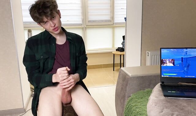 Nice Guy with a Enormous Stud Wood Jerk off while watching Fortnite Streamer Ninja / Supah-Steamy