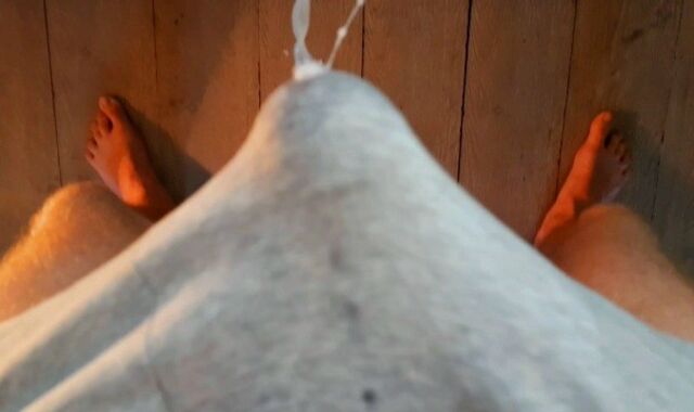 Boy SPUNK EXPLOSION WITHOUT HANDS from seeing porn