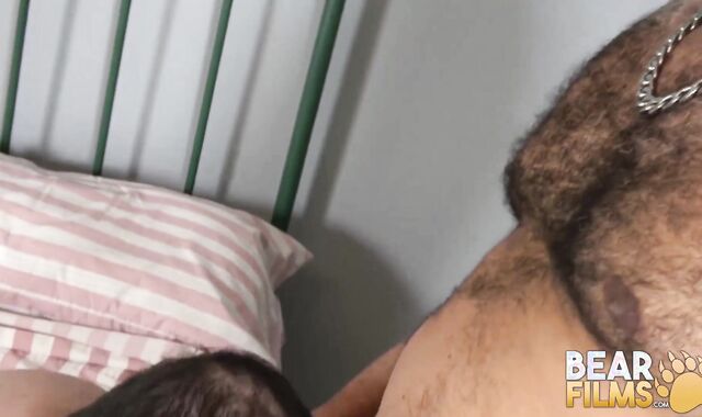 BEARFILMS Big Otters Brooklyn Hairy Man And Dean Gauge Sans A Condom