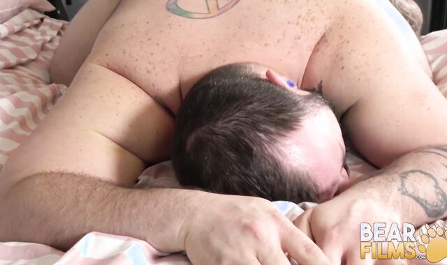 BEARFILMS Big Otters Brooklyn Hairy Man And Dean Gauge Sans A Condom