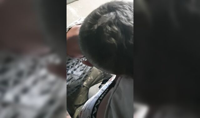 Ejac facial cumshot pop-shot au travail !