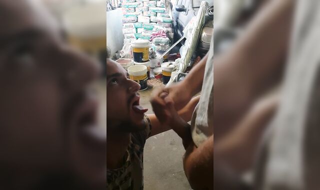 Ejac facial cumshot pop-shot au travail !