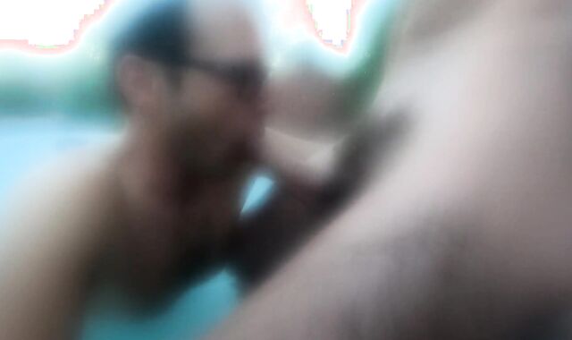 Daddy & Dude shag-out in torrid tub, face ripping up, without a rubber