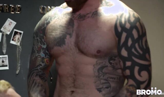 nude Lock Up - Muscle Gig