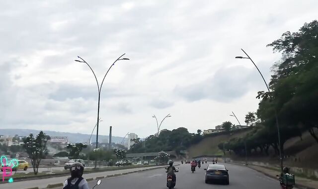 WALK THROUGH BUCARAMANGA COLOMBIA AND YAM-SIZED SMASH BETWEEN BEEFSTICKS