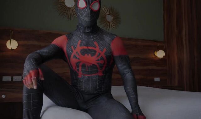 That's How You Shoot Your Net, Spiderman?! [WorldStudZ]