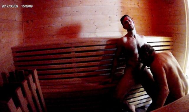 SAUNA MATURE DAD SMASHES BOY SANS A RUBBER - AGED YOUNGER