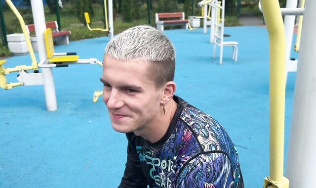 Мужик выебал парня в развалинах дома