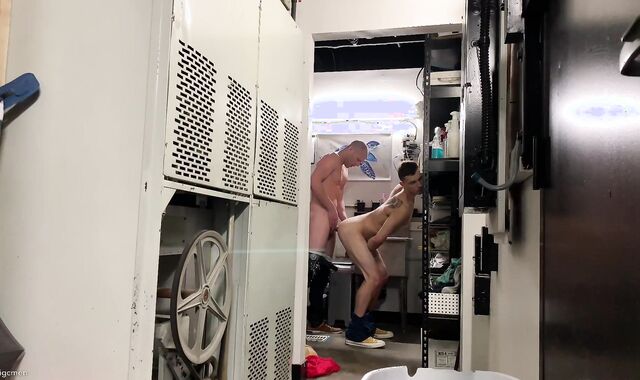 Phat C Humps Hoss Kado In Laundromat Back Apartment