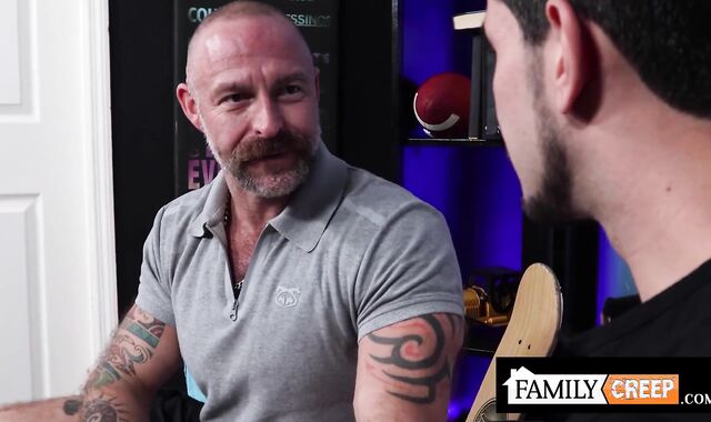 FamilyCreep - Musclebear Montreal Barebacks His Hairy Twunk Son-In-Law Fine