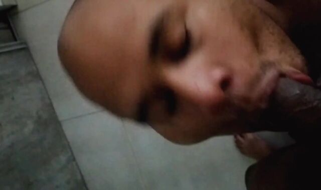 LE PAGO AL DELIVERY CON UNA MAMADA