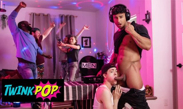 TWINKPOP - Troye Dean Can't Take His Eyes Of DJ Kenzo Alvarez Until He Eventually Gets What He Wants