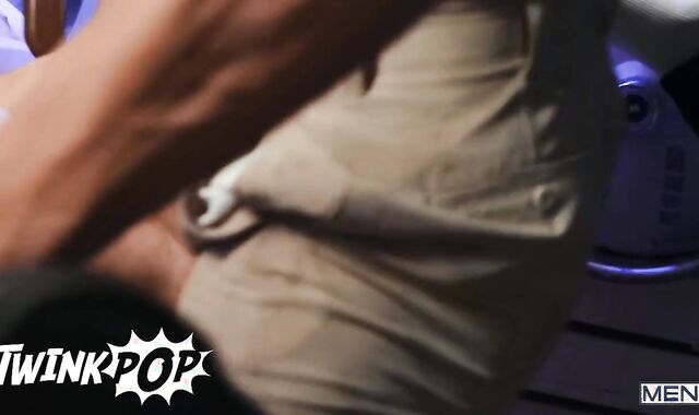 TWINKPOP - Bear Malik Delgaty Is Thirsty For King Heart's Fluid At Oktoberfest