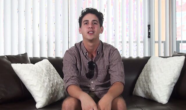 GayCastings Casting Agent Drills Newbie Bum