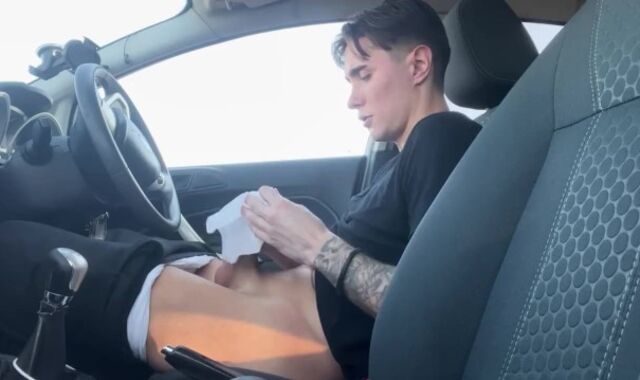 Fapping in the carpark