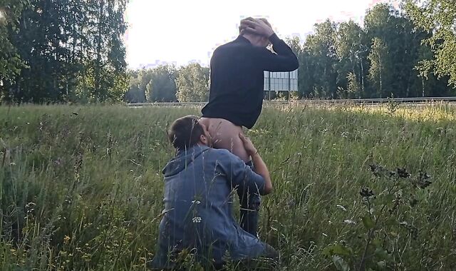 Fellate Off and palm job near a busy highway