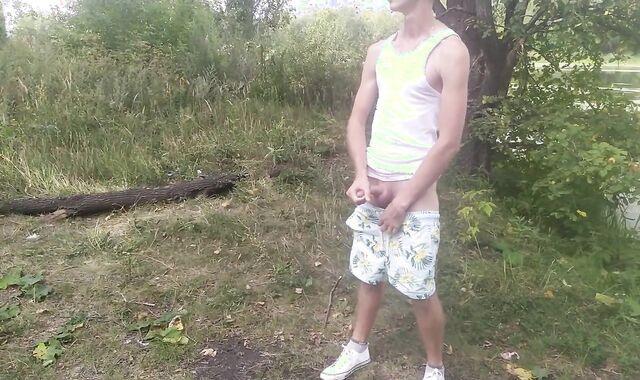 Yummy jack off in the city center. EXTREME