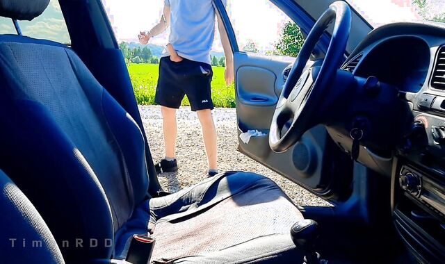 The driver wanks the rosy cigar right while the car is moving