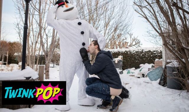 TWINKPOP - Tattooed Man Bo Sinn Gets Clothed As A Snowman And Porks All Of Benjamin Blue's Fuckholes