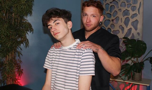 Massagist Finds Out His Patient Needs More Than A Back Massage To Relieve, So He Plays With His Pipe