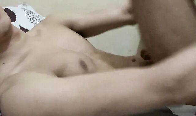 Supah-Steamy Twunk Drinks Own Jism