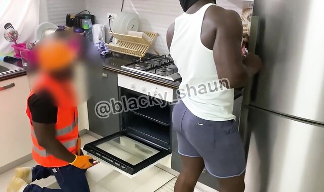 Ultra-Wild handyman plumbs employers hefty backside