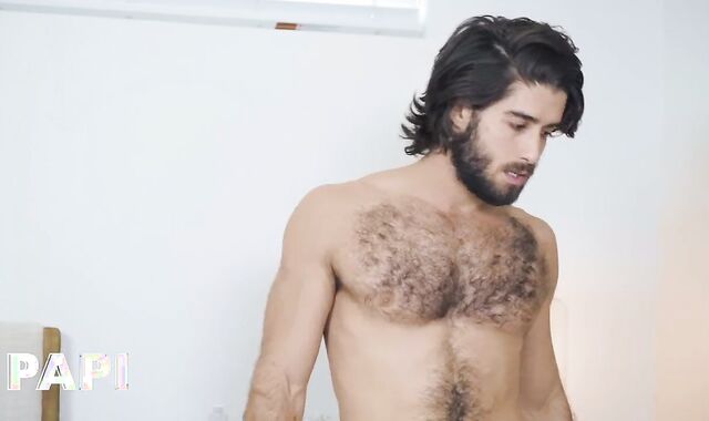 PAPI - Defined Bear Diego Sans Approaches Cazden Hunter During His Walk & Tempts Him To Get Fucked