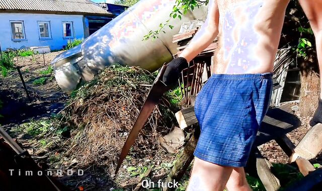 Country hetero man saws schlong with an erection in his pants and decides to masturbate