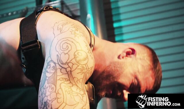 Muscly Slave Railed By Unshaved Dom - Drew Valentino, Tryp Bates - FistingInferno