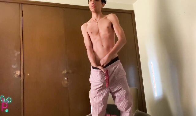 ISAK RECORDS HER BOOTIE LIKE A SUPER-BITCH AND STROKES, IMMENSE MANSTICK