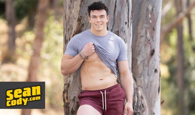 SEAN CODY - Tall & Beefy Teddy Clark Reid Likes Jacking In Front Of The Camera
