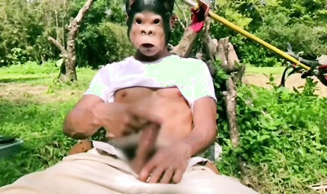 09 [homemade] A powerful Japanese firefighter drains unpleasantly during off-duty mowing work! Th