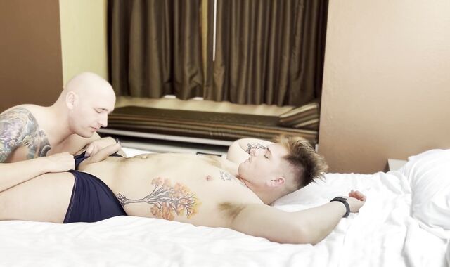 Married fellow gets spunk shot across back