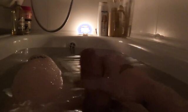 Young fellow takes a bath with candles and cum there