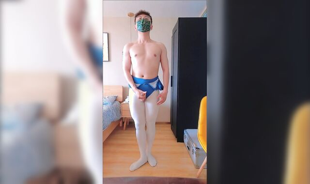 Twunk in ballet suit wanks and pops