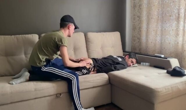 Morning guys penetrating (rock-hard pound my twunk beau sans a rubber)