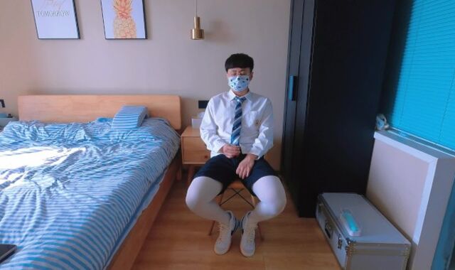 制服姿の男が自慰行為と絶頂