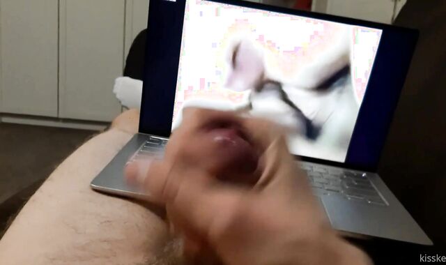 Stud jacking off on porn