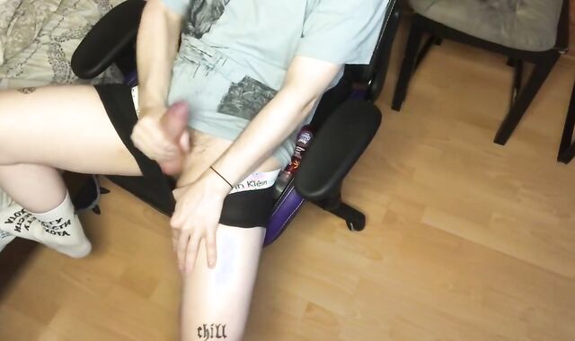 Kirill wanks off on a new chair and pops a slew of