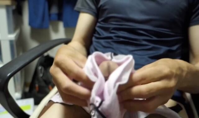 はるかちゃん（18）高校卒業したての女子大生のFカップブラジャーで大量射精オナニー