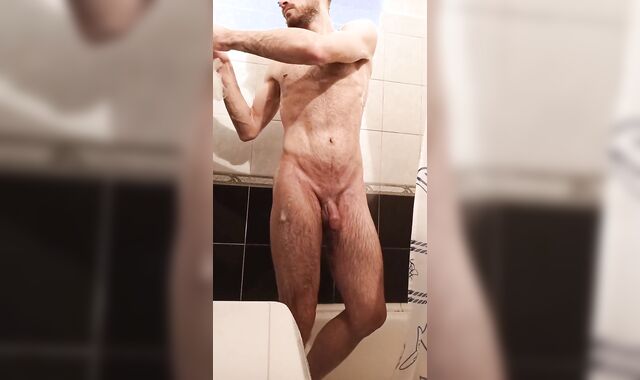 Man washes himself in the douche and shoots a load