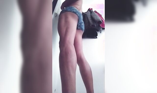 Ejercitándome en suspensores y paseándome rico botando la leche