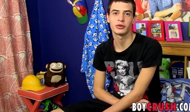 Skinny twink Danny Tatum masturbates off and jizzes on himself