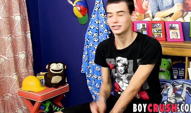 Skinny twink Danny Tatum masturbates off and jizzes on himself