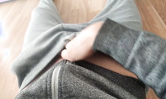 Good-Sized Super-Cute Wood Sprays His Good-Sized Spunk Fountain Slowly! Very Horny!