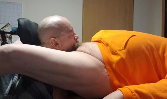 Quadriplegic Fellate An Senior Dude Drinks His Flow