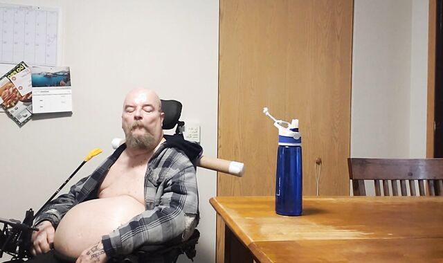 Quadriplegic Fellate An Senior Dude Drinks His Flow