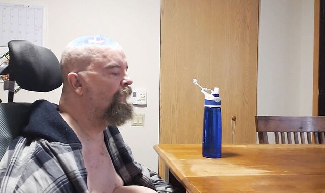 Quadriplegic Fellate An Senior Dude Drinks His Flow