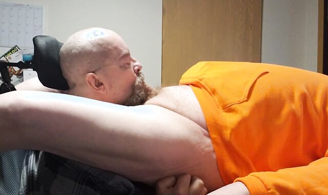 Quadriplegic Fellate An Senior Dude Drinks His Flow