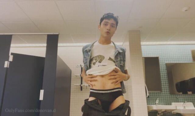 Donovan Draining off in College Bathtub. POP-SHOT